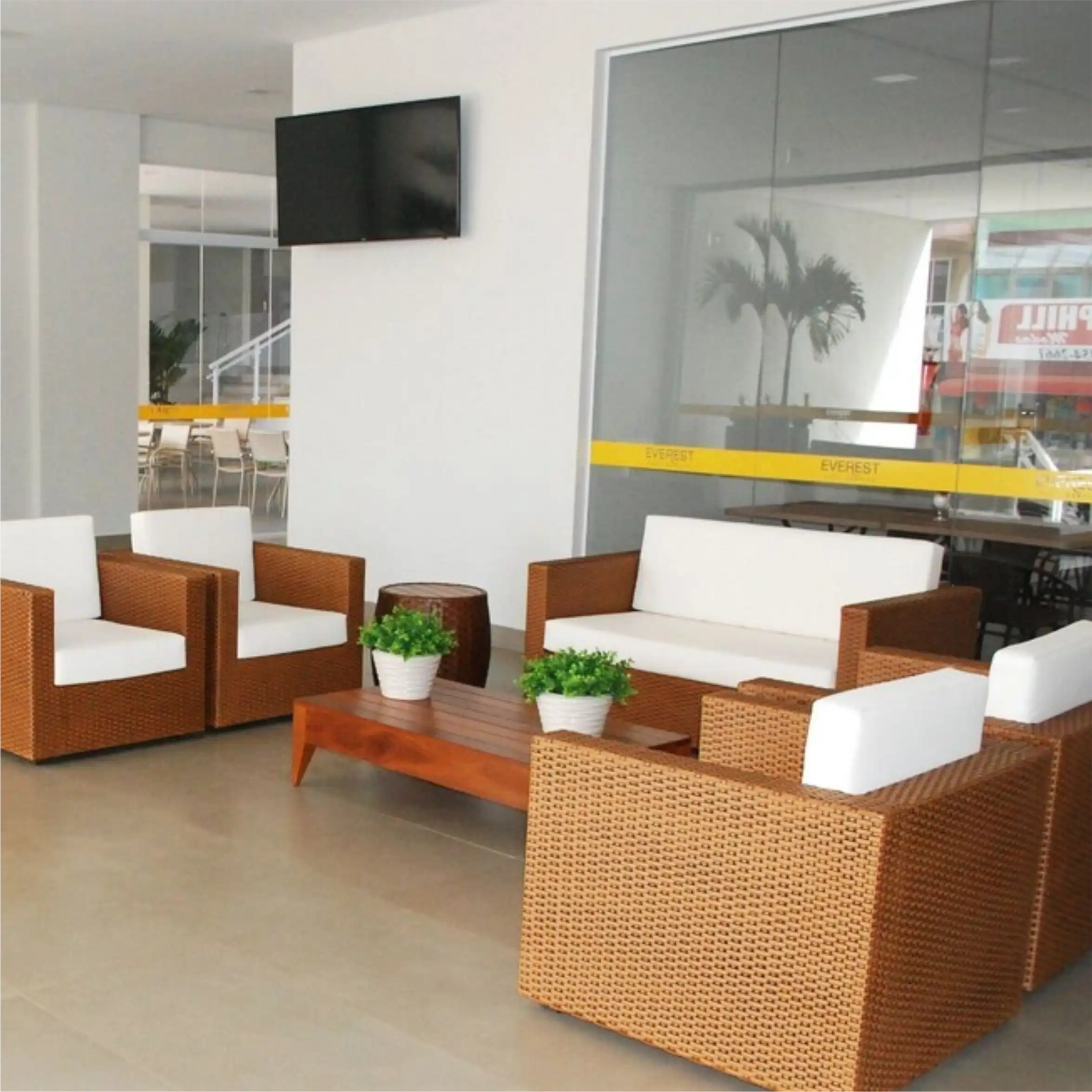Recepção do Everest Flat Service em Caldas Novas, ambiente moderno e acolhedor